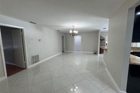 House in Palm Harbor, Florida 3 bedrooms, 190.82 sq.m. № 1893966 - photo 21