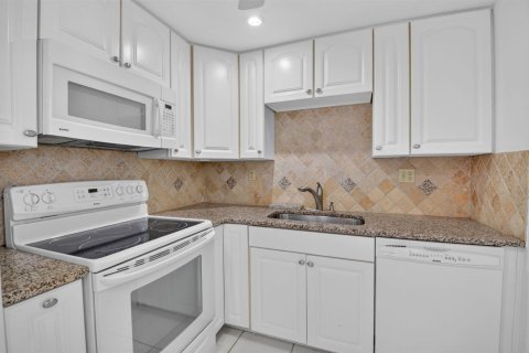 Condo in Delray Beach, Florida, 2 bedrooms  № 2154192 - photo 29