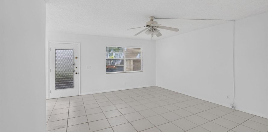 Condo in Delray Beach, Florida, 2 bedrooms  № 2154192