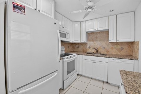 Condo in Delray Beach, Florida, 2 bedrooms  № 2154192 - photo 27