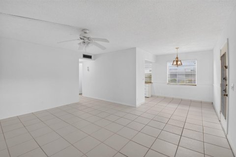 Condo in Delray Beach, Florida, 2 bedrooms  № 2154192 - photo 24