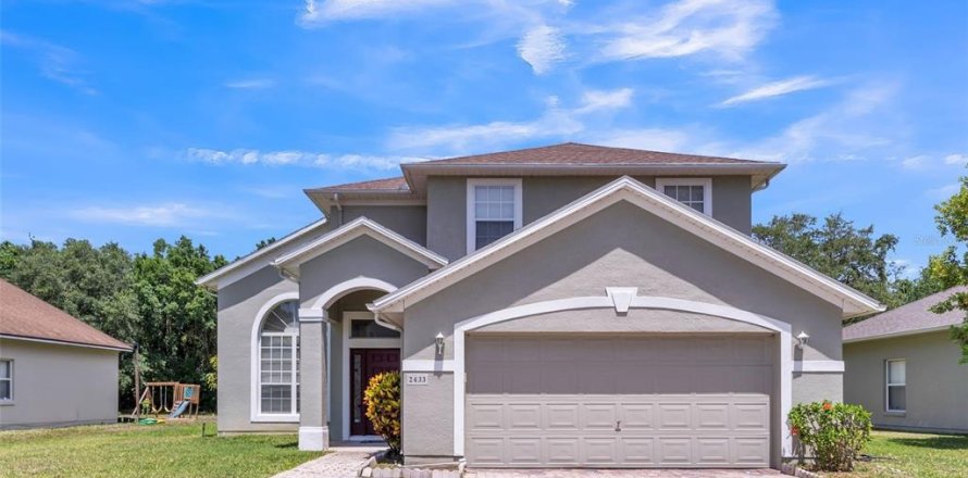 House in Kissimmee, Florida 5 bedrooms, 267.56 sq.m. № 1680298