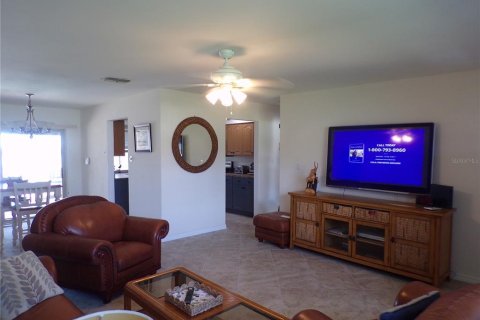 Villa ou maison à louer à Punta Gorda, Floride: 3 chambres, 162.58 m2 № 2431137 - photo 3
