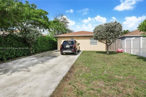 Casa en alquiler en Hallandale Beach, Florida, 3 dormitorios, 192.49 m2 № 1975759 - foto 12
