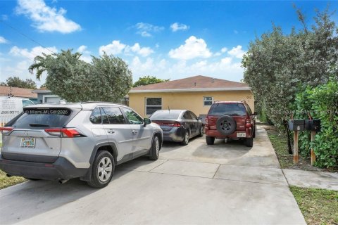 Casa en alquiler en Hallandale Beach, Florida, 3 dormitorios, 192.49 m2 № 1975759 - foto 13