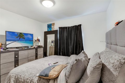 Casa en alquiler en Hallandale Beach, Florida, 3 dormitorios, 192.49 m2 № 1975759 - foto 5