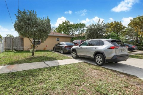 Casa en alquiler en Hallandale Beach, Florida, 3 dormitorios, 192.49 m2 № 1975759 - foto 14