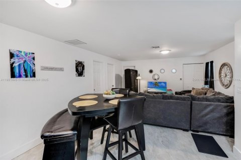 Casa en alquiler en Hallandale Beach, Florida, 3 dormitorios, 192.49 m2 № 1975759 - foto 3