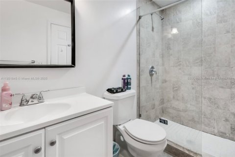 Casa en alquiler en Hallandale Beach, Florida, 3 dormitorios, 192.49 m2 № 1975759 - foto 8