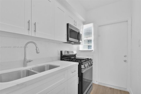 Appartement à louer à Miami Beach, Floride: 2 chambres, 74.32 m2 № 1990218 - photo 13