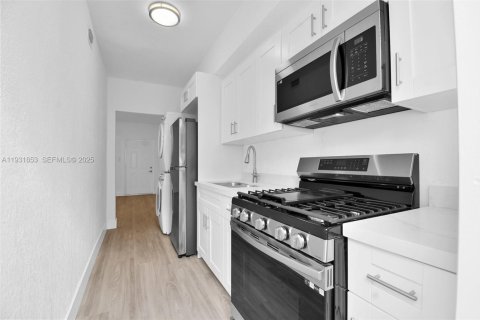 Appartement à louer à Miami Beach, Floride: 2 chambres, 74.32 m2 № 1990218 - photo 14