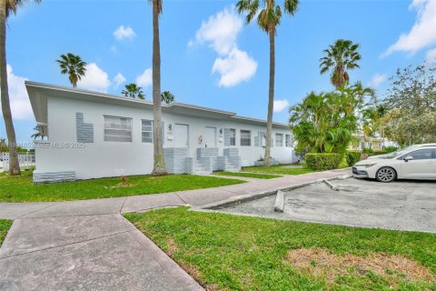 Appartement à louer à Miami Beach, Floride: 2 chambres, 74.32 m2 № 1990218 - photo 2