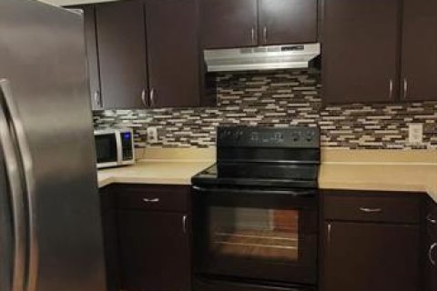 Casa en alquiler en Kissimmee, Florida, 2 dormitorios, 111.3 m2 № 1875900 - foto 16
