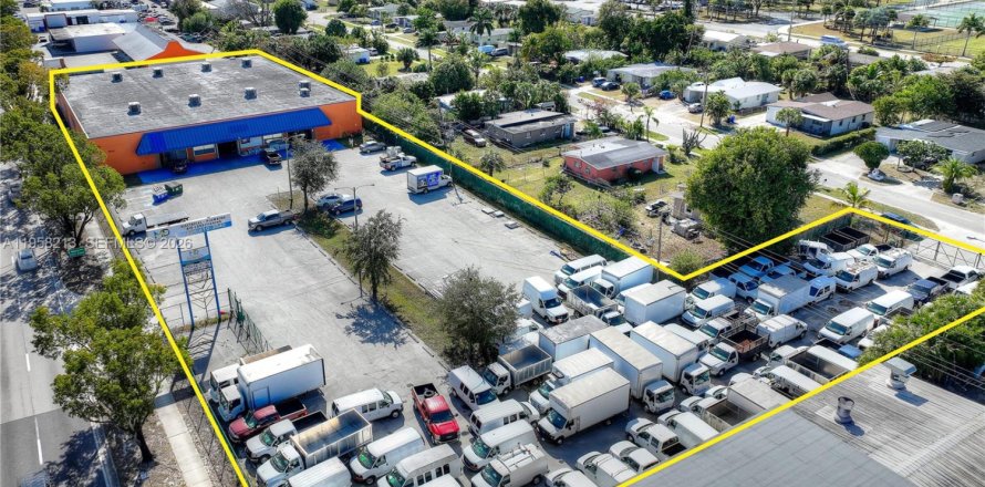 Immobilier commercial à Fort Myers, Floride № 2090781