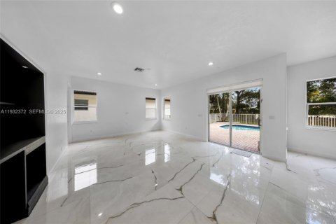 Купить виллу или дом в Мирамар, Флорида 4 спальни, 326.09м2, № 1991837 - фото 9