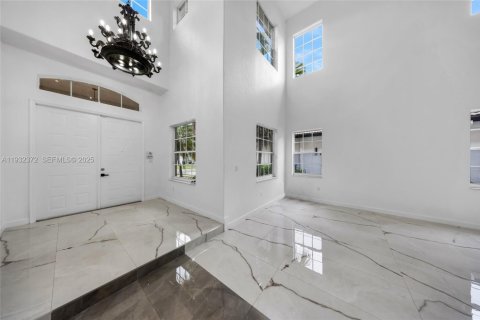 Купить виллу или дом в Мирамар, Флорида 4 спальни, 326.09м2, № 1991837 - фото 2