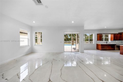 Купить виллу или дом в Мирамар, Флорида 4 спальни, 326.09м2, № 1991837 - фото 10