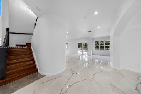 Купить виллу или дом в Мирамар, Флорида 4 спальни, 326.09м2, № 1991837 - фото 6