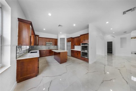 Купить виллу или дом в Мирамар, Флорида 4 спальни, 326.09м2, № 1991837 - фото 15