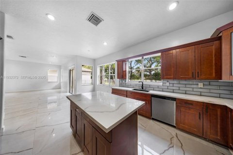 Купить виллу или дом в Мирамар, Флорида 4 спальни, 326.09м2, № 1991837 - фото 18