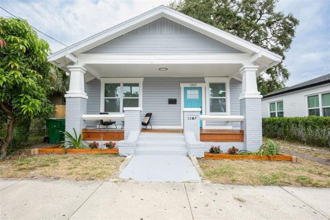 House in Tampa, Florida 2 bedrooms, 100.33 sq.m. № 2095325
