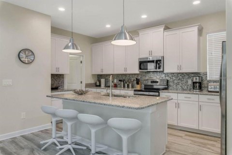 House in STOREY LAKE in Kissimmee, Florida 5 bedrooms, 286.23 sq.m. № 1666679 - photo 7