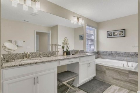 House in STOREY LAKE in Kissimmee, Florida 5 bedrooms, 286.23 sq.m. № 1666679 - photo 12