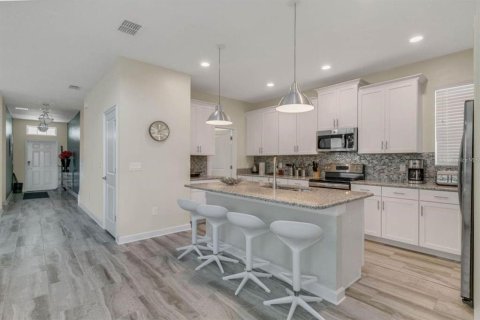 House in STOREY LAKE in Kissimmee, Florida 5 bedrooms, 286.23 sq.m. № 1666679 - photo 8