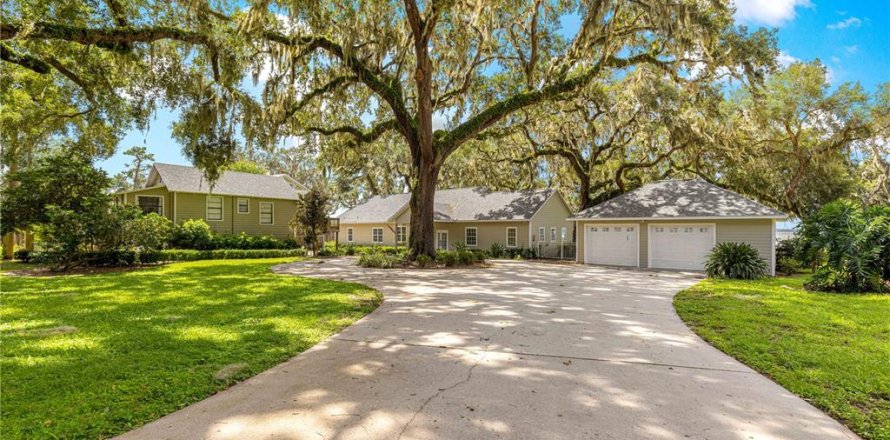 Casa en Ocklawaha, Florida 4 dormitorios, 332.4 m2 № 1838201