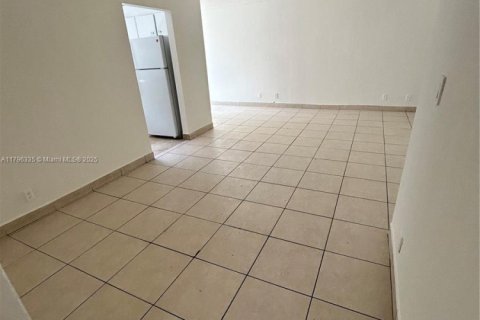 Condo in Sunny Isles Beach, Florida, 2 bedrooms  № 1752625 - photo 23