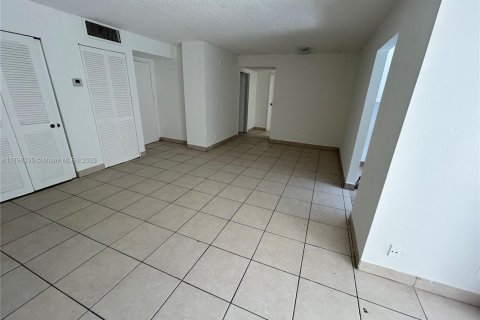 Condo in Sunny Isles Beach, Florida, 2 bedrooms  № 1752625 - photo 12
