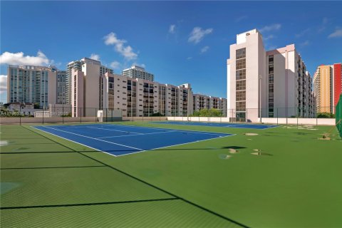 Condo in Sunny Isles Beach, Florida, 2 bedrooms  № 1752625 - photo 1