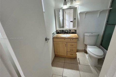 Condo in Sunny Isles Beach, Florida, 2 bedrooms  № 1752625 - photo 17