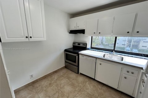 Condo in Sunny Isles Beach, Florida, 2 bedrooms  № 1752625 - photo 29