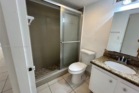 Condo in Sunny Isles Beach, Florida, 2 bedrooms  № 1752625 - photo 28
