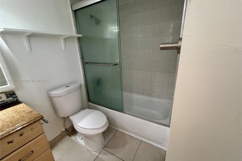 Condo in Sunny Isles Beach, Florida, 2 bedrooms  № 1752625 - photo 16