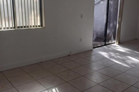 Condo in Coral Springs, Florida, 2 bedrooms  № 2088314 - photo 4