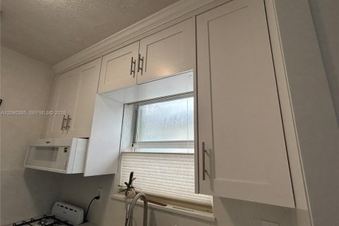Copropriété à louer à Coral Gables, Floride: 1 chambre, 57.6 m2 № 2385001 - photo 4