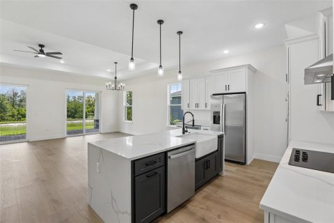 House in Auburndale, Florida 4 bedrooms, 261.61 sq.m. № 2205431 - photo 11