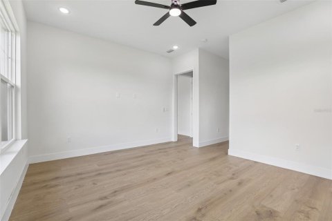 House in Auburndale, Florida 4 bedrooms, 261.61 sq.m. № 2205431 - photo 27