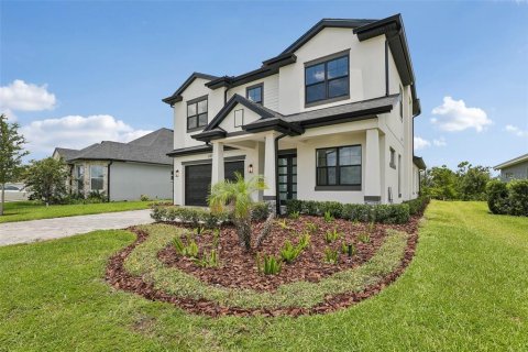 House in Auburndale, Florida 4 bedrooms, 261.61 sq.m. № 2205431 - photo 2