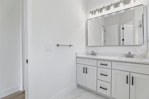 House in Auburndale, Florida 4 bedrooms, 261.61 sq.m. № 2205431 - photo 29