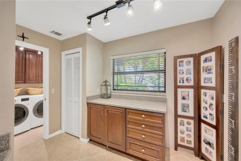 House in Brandon, Florida 5 bedrooms, 344.85 sq.m. № 1659490 - photo 20