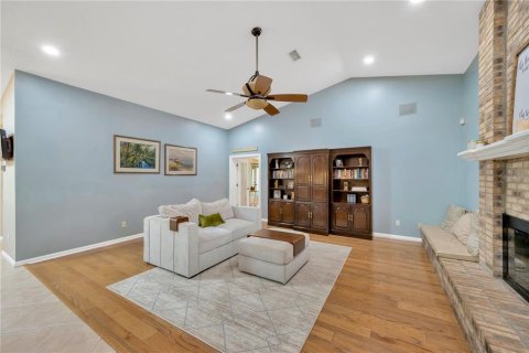 House in Brandon, Florida 5 bedrooms, 344.85 sq.m. № 1659490 - photo 10
