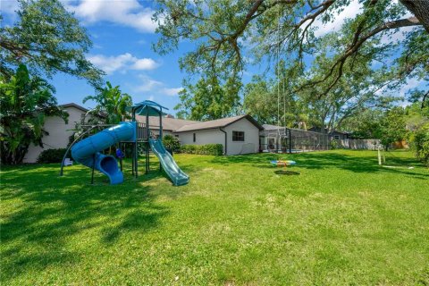 House in Brandon, Florida 5 bedrooms, 344.85 sq.m. № 1659490 - photo 9
