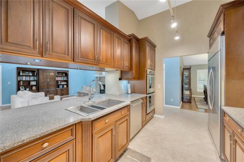 House in Brandon, Florida 5 bedrooms, 344.85 sq.m. № 1659490 - photo 4