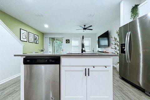 Townhouse in Tampa, Florida 3 bedrooms, 143.07 sq.m. № 2384058 - photo 19