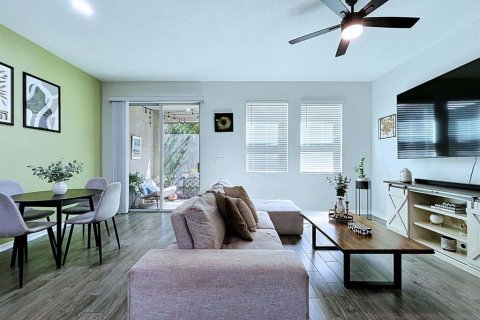 Townhouse in Tampa, Florida 3 bedrooms, 143.07 sq.m. № 2384058 - photo 24