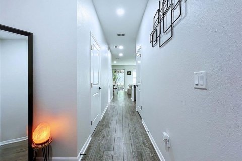 Townhouse in Tampa, Florida 3 bedrooms, 143.07 sq.m. № 2384058 - photo 8