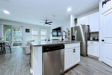 Townhouse in Tampa, Florida 3 bedrooms, 143.07 sq.m. № 2384058 - photo 18